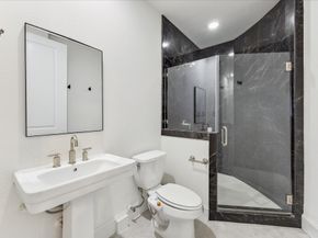 5622 Cohn Meadow Lane, Houston TX 77007