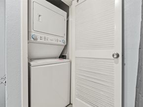 2021 Spenwick Drive 712, Houston TX 77055