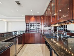 14 Greenway Plaza 22M/R, Houston TX 77046