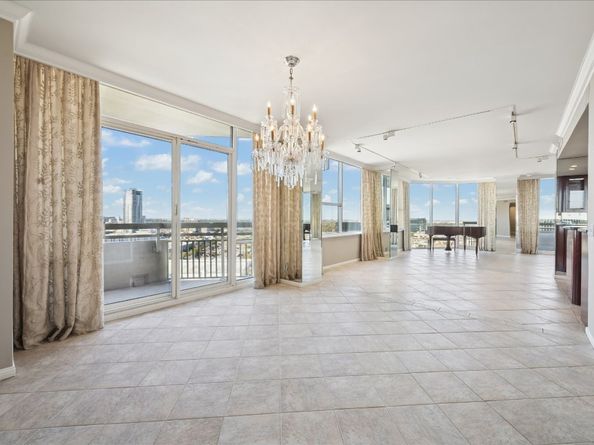 14 Greenway Plaza 22M/R, Houston TX 77046