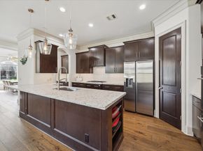 86 S Creekside Court, Houston TX 77055