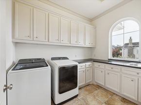 86 S Creekside Court, Houston TX 77055