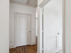 86 S Creekside Court, Houston TX 77055