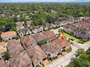 86 S Creekside Court, Houston TX 77055