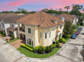 86 S Creekside Court, Houston TX 77055