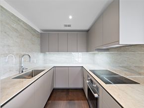 1701 Hermann Drive 21F, Houston TX 77004