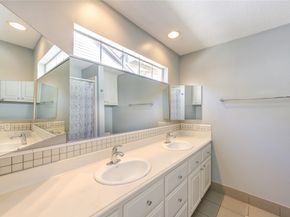 1550 Sue Barnett Drive, Houston TX 77018