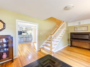 1550 Sue Barnett Drive, Houston TX 77018