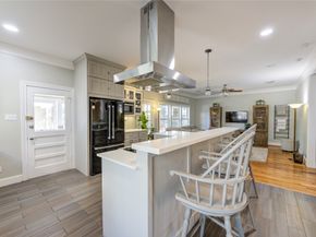 1550 Sue Barnett Drive, Houston TX 77018