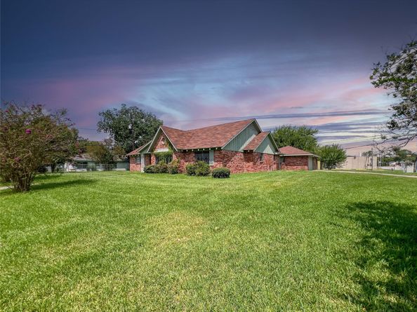 7851 Pecan Villas Drive, Houston TX 77061