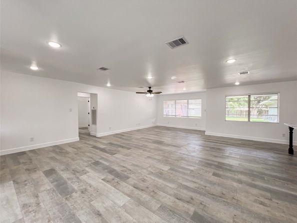 7851 Pecan Villas Drive, Houston TX 77061