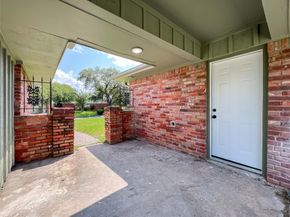 7851 Pecan Villas Drive, Houston TX 77061