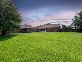 7851 Pecan Villas Drive, Houston TX 77061