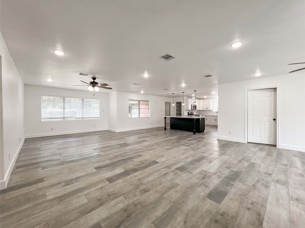 7851 Pecan Villas Drive, Houston TX 77061