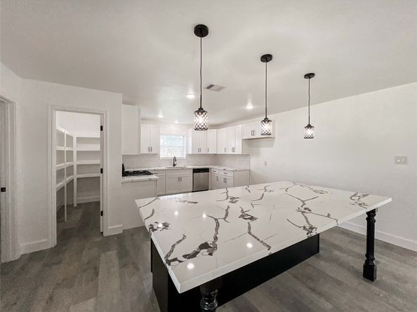 7851 Pecan Villas Drive, Houston TX 77061