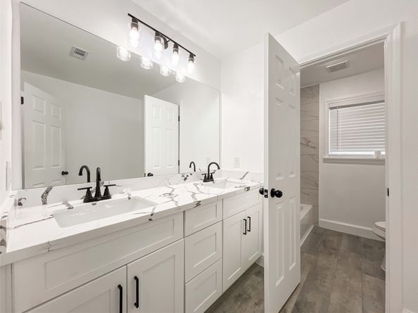 7851 Pecan Villas Drive, Houston TX 77061