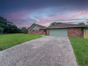 7851 Pecan Villas Drive, Houston TX 77061