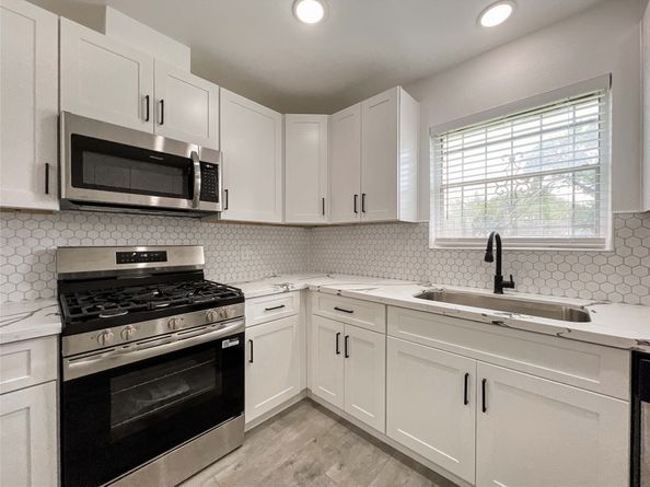 7851 Pecan Villas Drive, Houston TX 77061