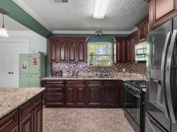 811 Globe Street, Houston TX 77034
