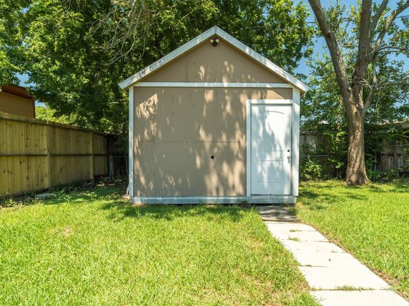 811 Globe Street, Houston TX 77034
