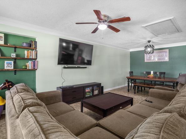 811 Globe Street, Houston TX 77034