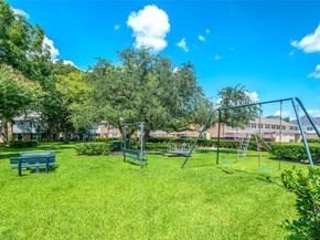 5831 Doliver Drive 24, Houston TX 77057
