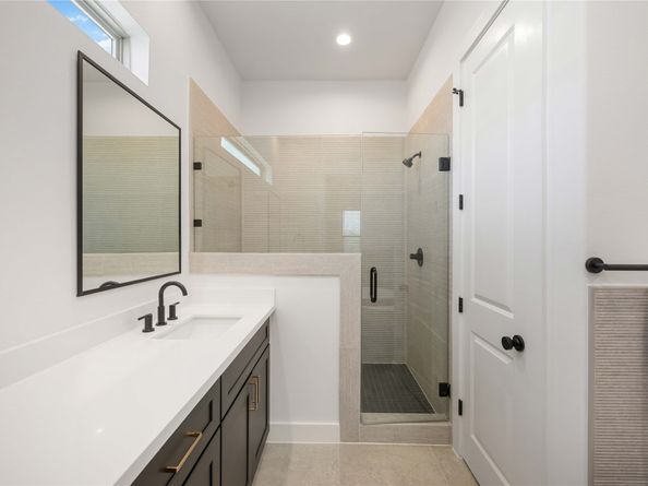 2530 Live Oak Street, Houston TX 77004