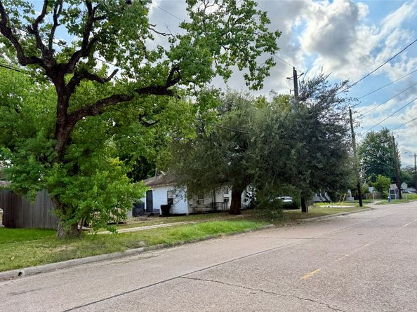3420 Delano Street, Houston TX 77004