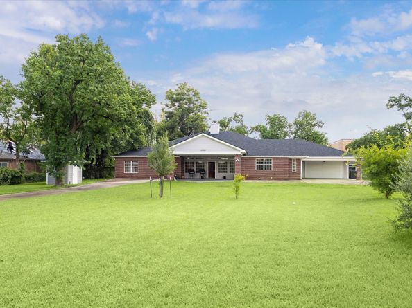 1010 Adkins Road, Spring Valley Village TX 77055