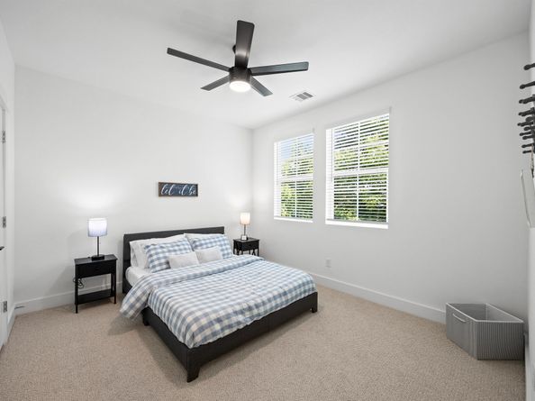 320 Neyland Street, Houston TX 77022