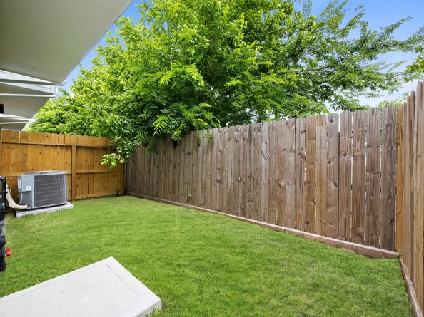 320 Neyland Street, Houston TX 77022