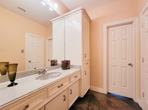 4401 Roseland Street, Houston TX 77006