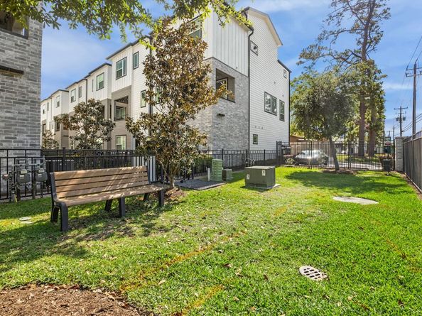 1051 Timbergrove Yards Lane, Houston TX 77008