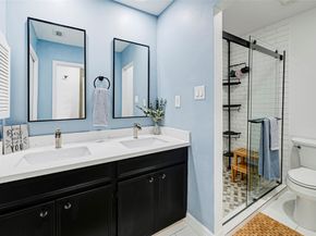 1954 Augusta Drive 32, Houston TX 77057