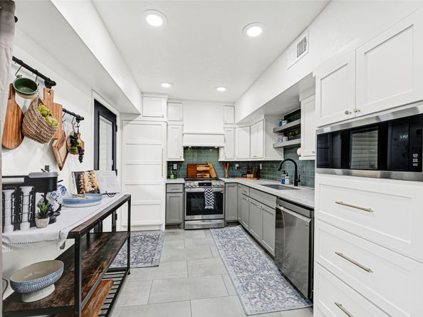 1954 Augusta Drive 32, Houston TX 77057