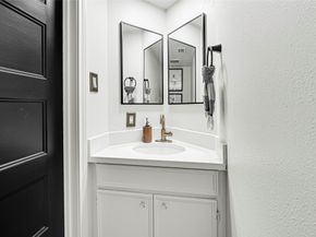 1954 Augusta Drive 32, Houston TX 77057