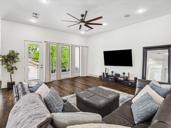 1505 Detering Street, Houston TX 77007