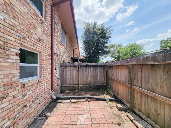 7600 Burgoyne Road 114, Houston TX 77063