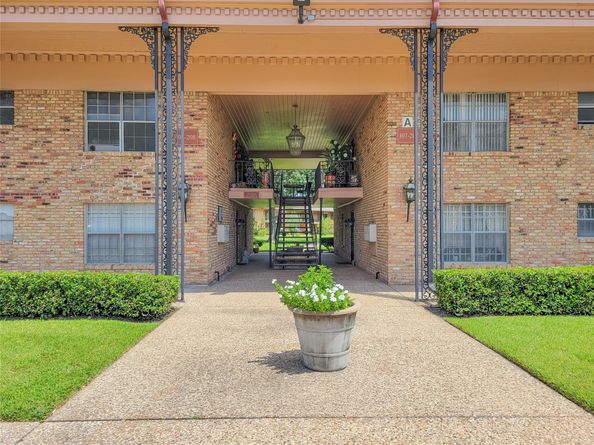 7600 Burgoyne Road 114, Houston TX 77063
