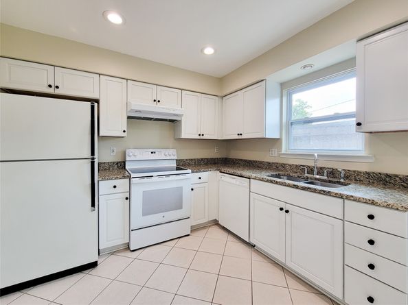 7600 Burgoyne Road 114, Houston TX 77063