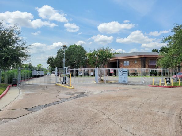 7600 Burgoyne Road 114, Houston TX 77063