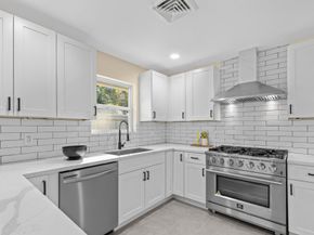 5530 Redstart Street, Houston TX 77096