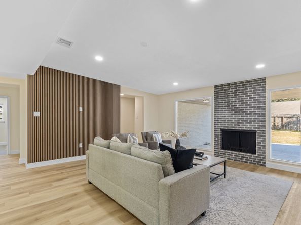 5530 Redstart Street, Houston TX 77096