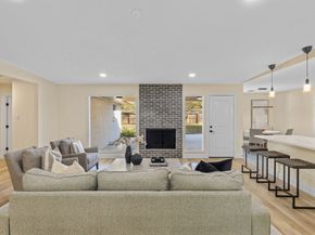 5530 Redstart Street, Houston TX 77096