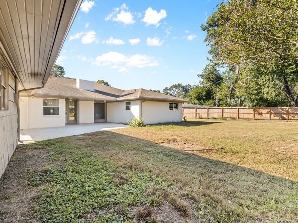 5530 Redstart Street, Houston TX 77096