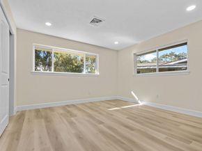 5530 Redstart Street, Houston TX 77096