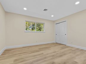 5530 Redstart Street, Houston TX 77096