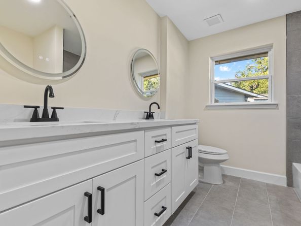 5530 Redstart Street, Houston TX 77096