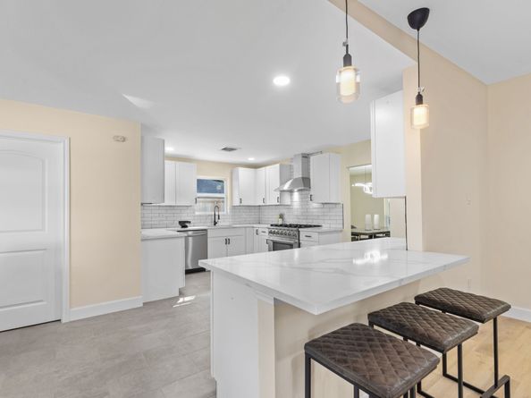 5530 Redstart Street, Houston TX 77096