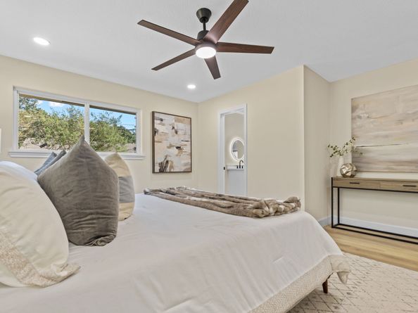 5530 Redstart Street, Houston TX 77096